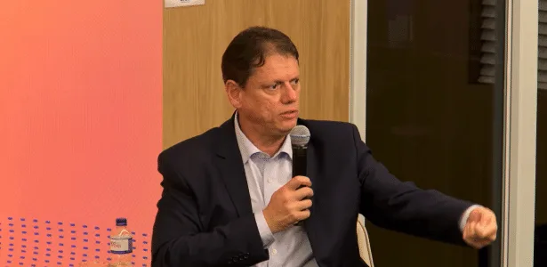 Tarcísio critica bets e diz que 'sabe montar time'