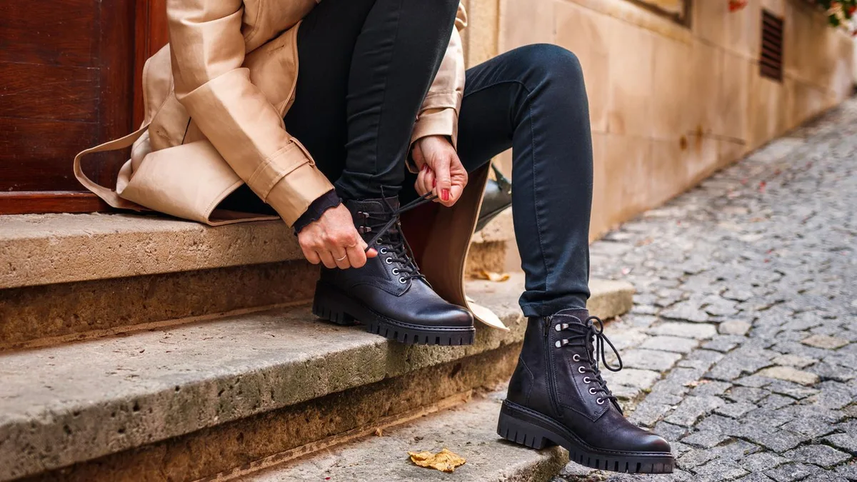Schuhtrends: Chunky, halbhoch oder in gedeckten Farben: Diese Stiefel liegen 2026 im Trend