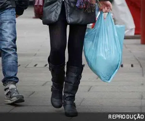 Imposto Seletivo e sacolas plásticas: lacuna ambiental da reforma tributária