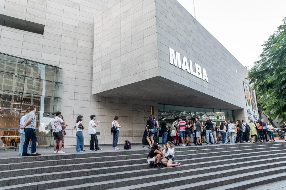 Cómo ir al Malba en transporte público y auto