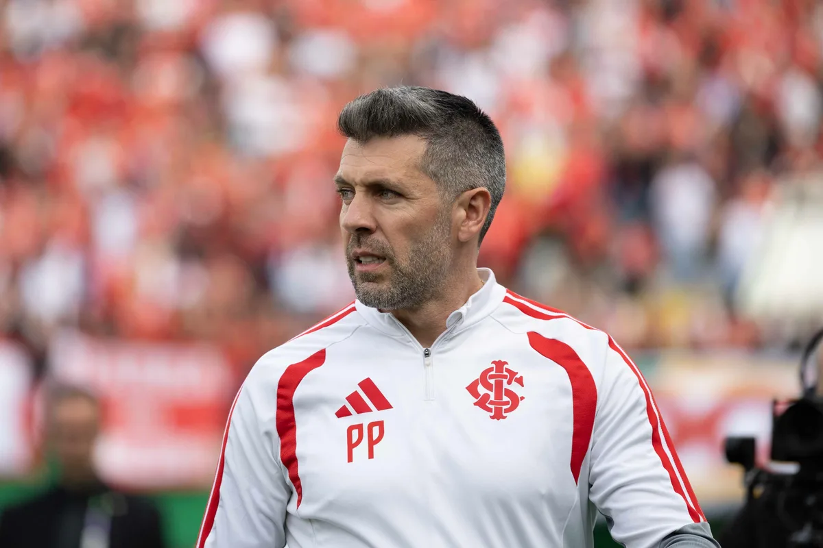 Pezzolano minimiza pressão no Inter: "Não pode esperar me demitir para procurar treinador"