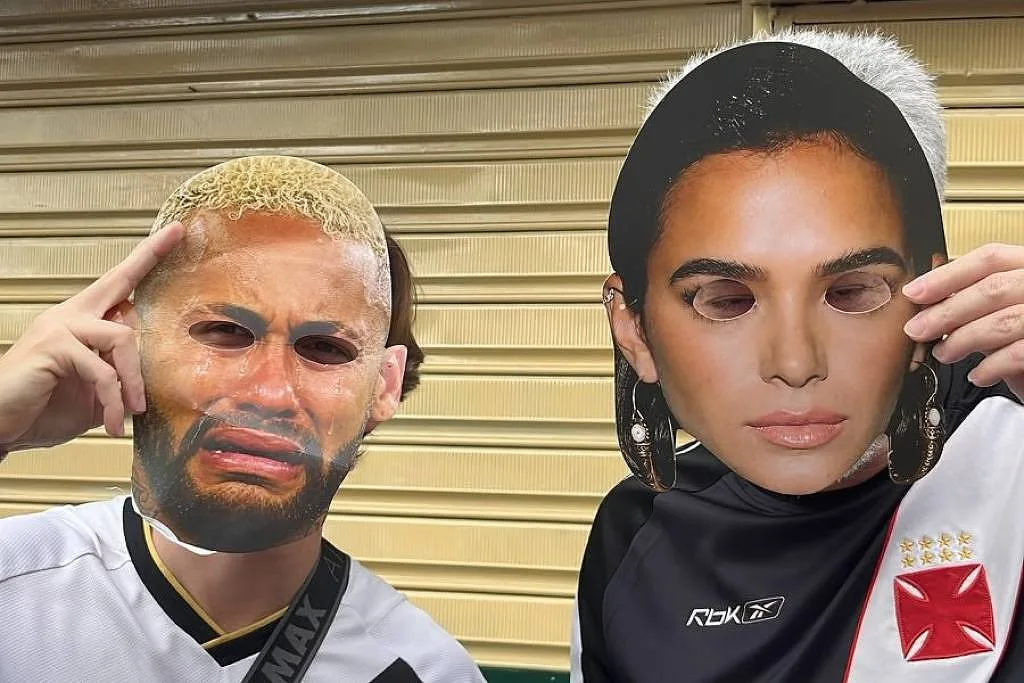 Torcida do Vasco provoca Neymar com máscaras do craque chorando e de Bruna Marquezine