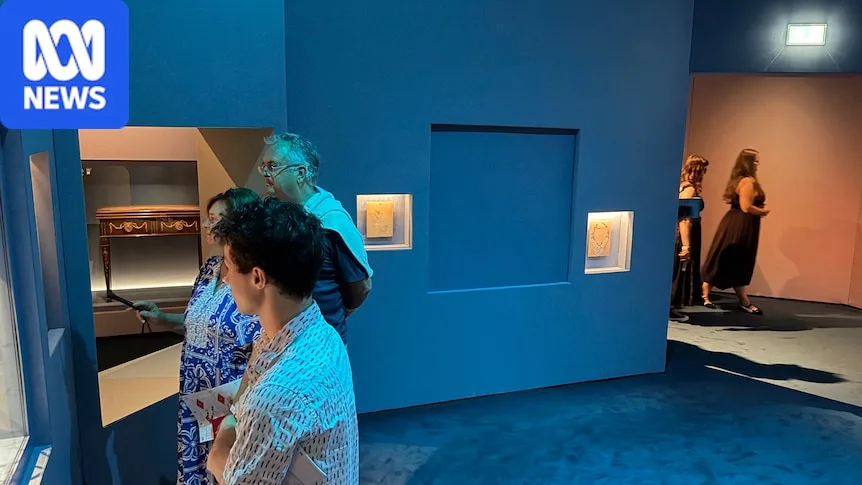 Thieves buy tickets before stealing necklace from Vienna museum