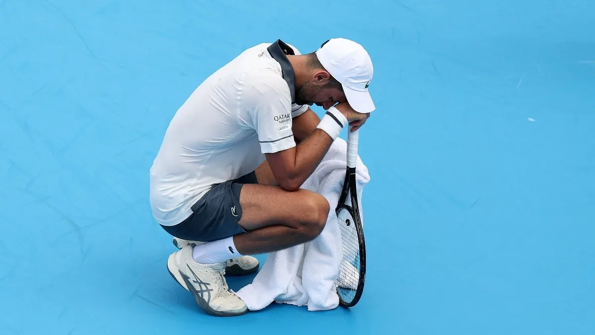 Novak Djokovic struggles in heat, vomiting before shock Cincinnati Open defeat
