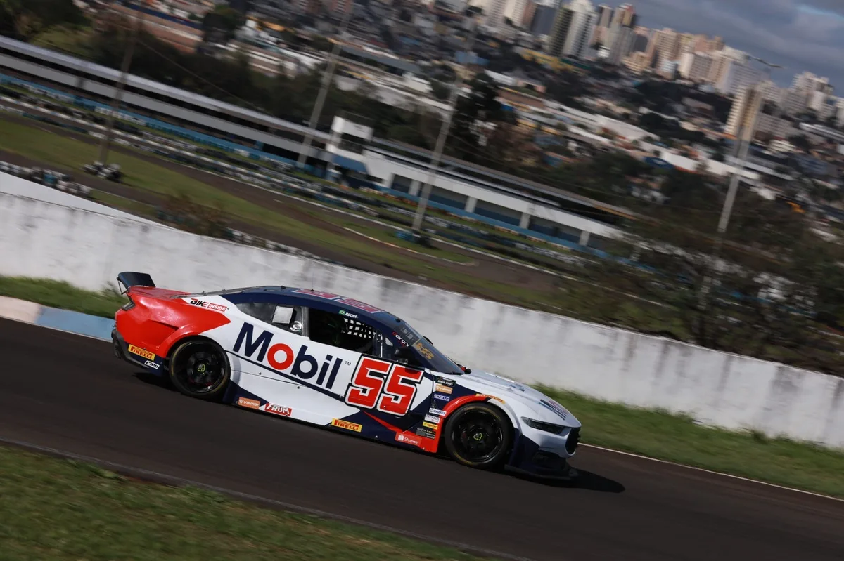 Murilo Rocha completa 40 voltas no primeiro dia de atividades da NASCAR Brasil em Londrina