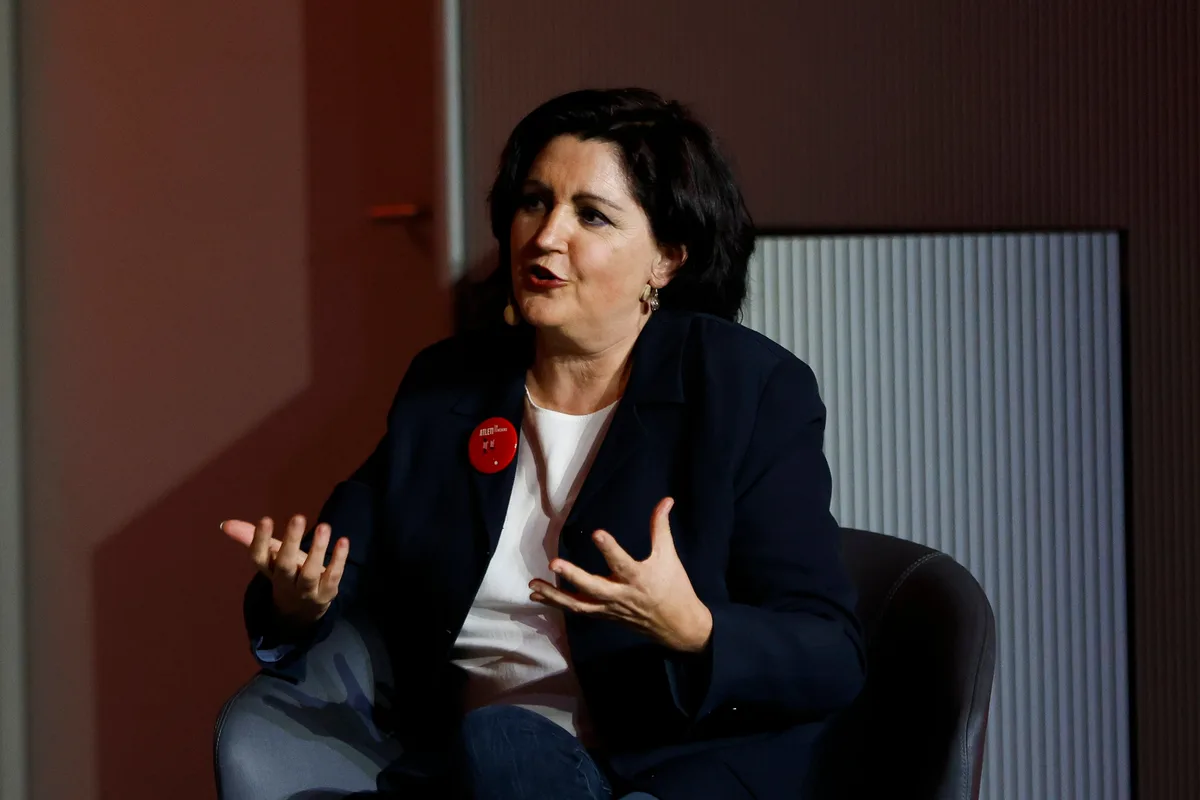 La emotiva despedida de Julia Luna, la voz de la natación española en RTVE, entre lágrimas: “Yo no he sido protagonista de nada”