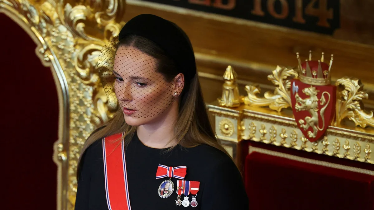 Los 3 motivos por los que Ingrid de Noruega ha hecho historia durante la jura de su padre Haakon VIII como Rey
