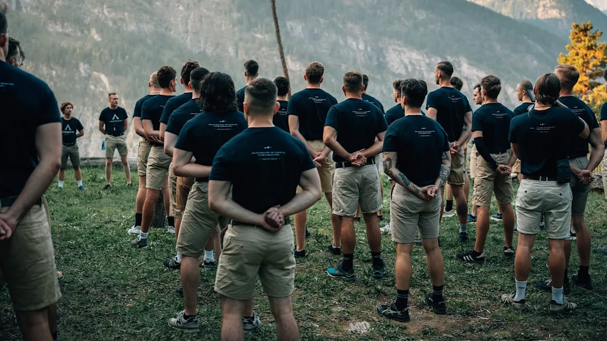 Kämpfen, Wandern, Propagieren - Deutsche Rechtsextreme trainieren in der Schweiz