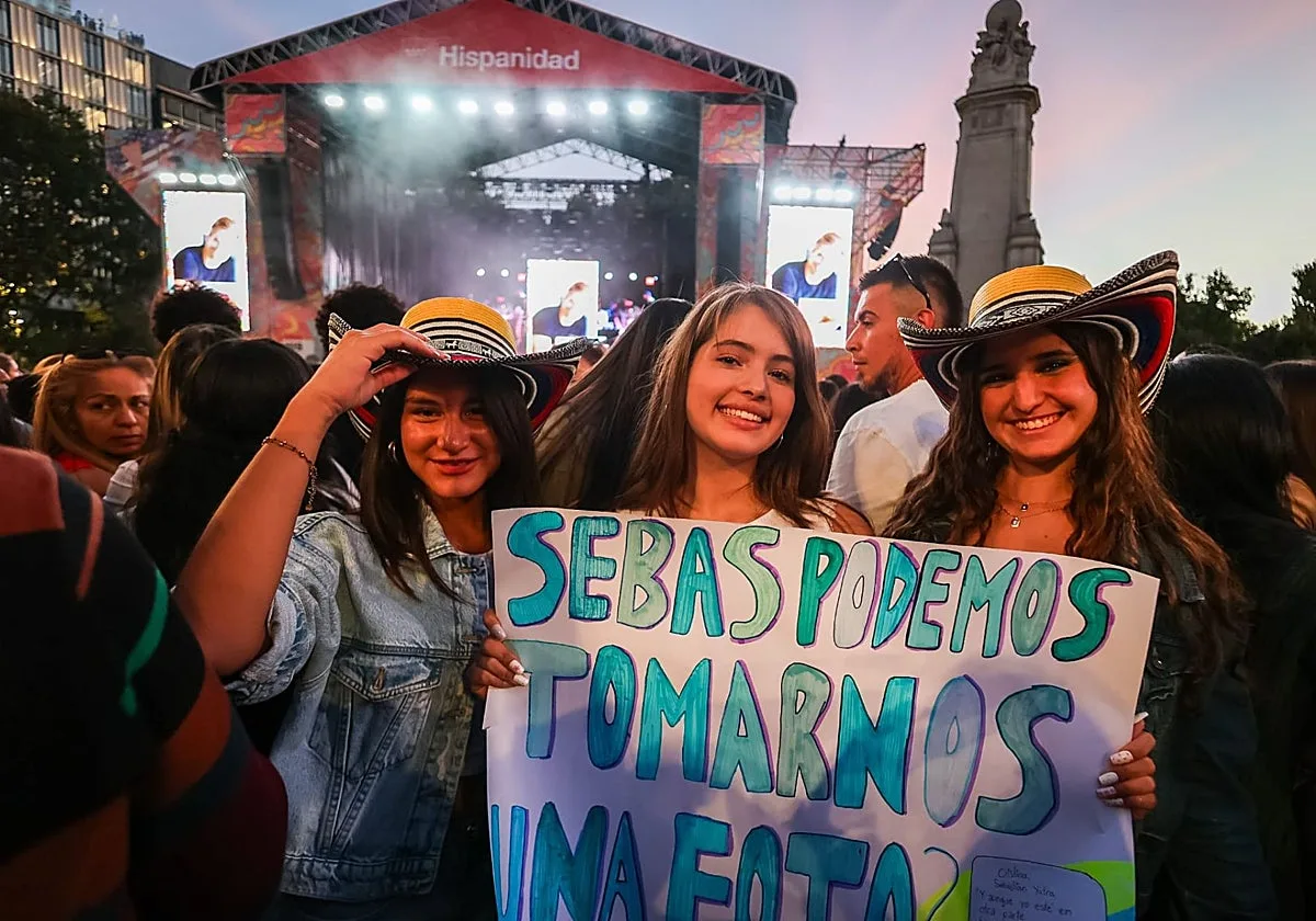 Locura de color y música latina en Madrid: «Vengo desde Italia por Sebastián Yatra»