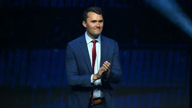 Família de Charlie Kirk alega negligência de Utah e da sua universidade