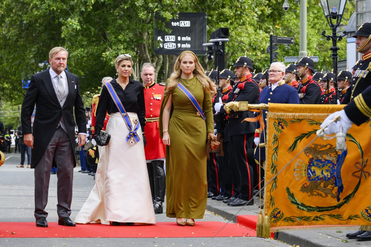La reina Máxima se vistió de blanco y negro, abrió su vestidor a sus hijas y dejó que las princesas fueran las protagonistas