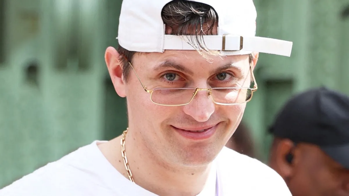 "C'est monumental" : Raphaël Quenard révèle sa réplique préférée, et elle fait rire des millions de gens depuis 38 ans