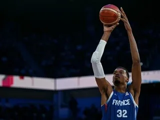 Blocus des lycées : Victor Wembanyama, la star du basket, « aimerait trop » aller manifester