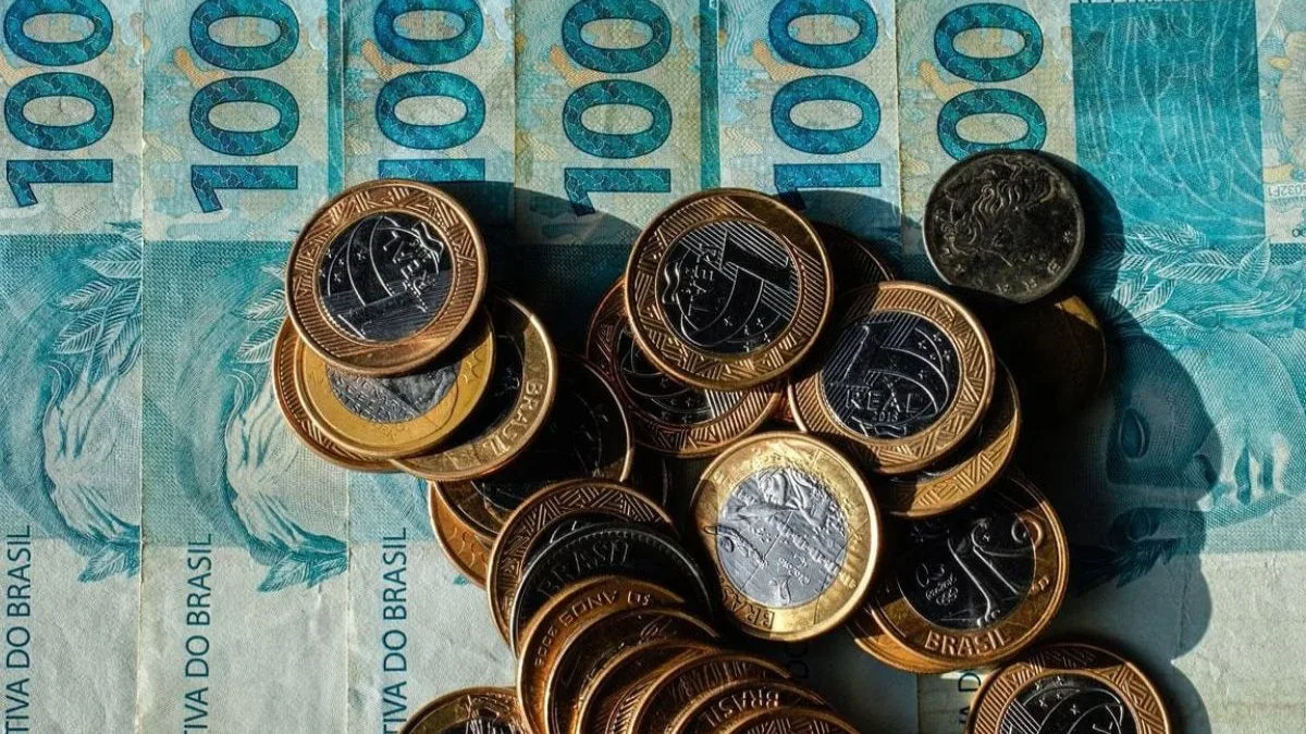 Governo confirma novo salário mínimo de R$ 1.741 e valor já tem data para cair na conta