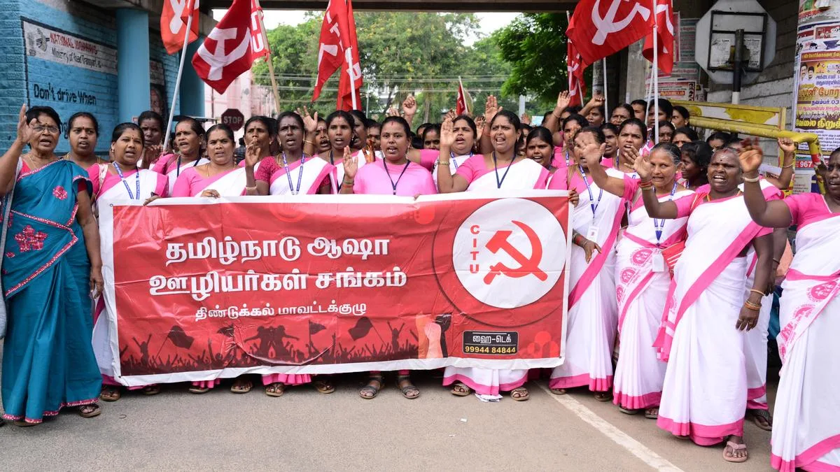 ASHA workers stage protest in Dindigul