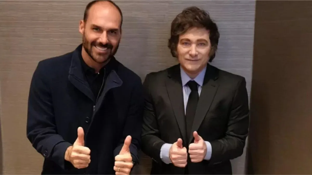 Cotado para ser ministro de Flávio, Eduardo Bolsonaro se reúne com Milei nos EUA nesta quarta (14)