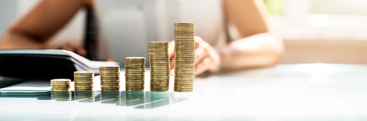 Los costes laborales y los salarios suben en el segundo trimestre a cifras récord en 26 años