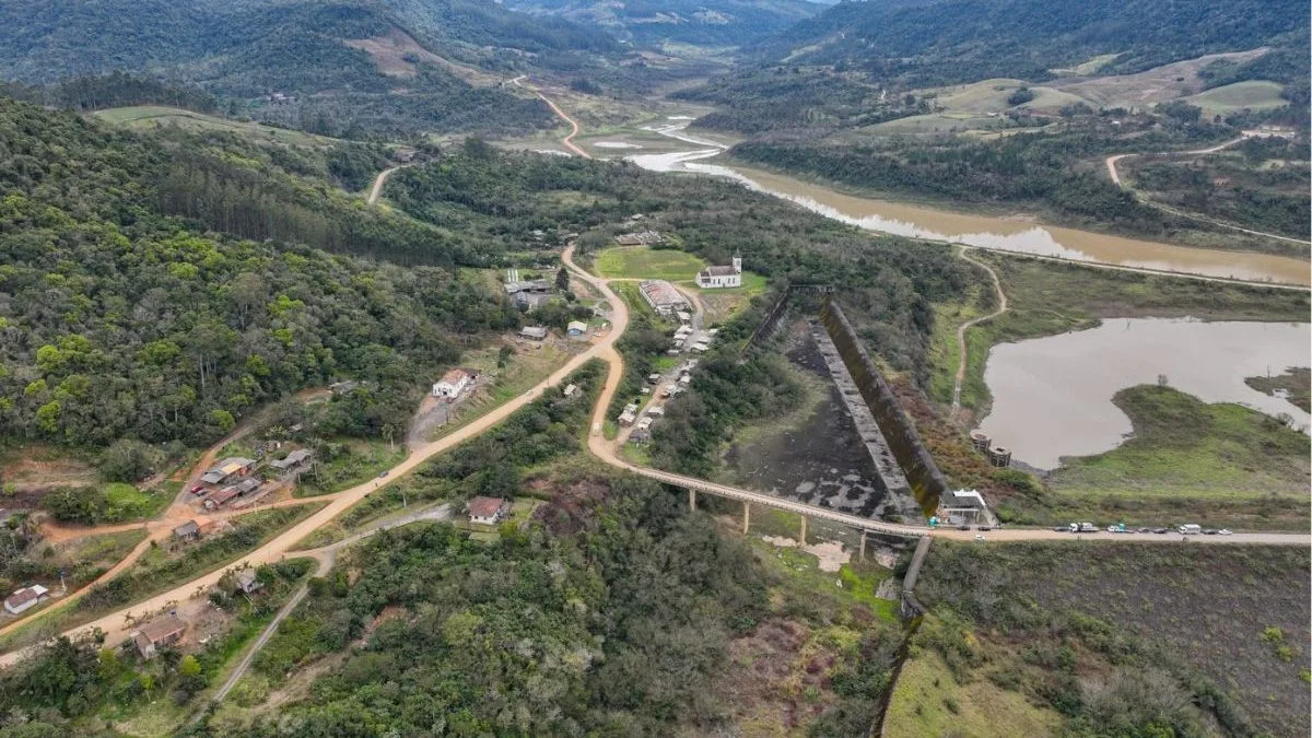 Cacique diz que famílias da comunidade indígena que ocupa a maior barragem de SC esperam casas prometidas pelo governo: ‘Não tem pra onde ir’