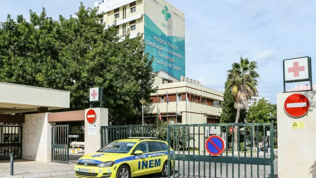 17h? ULS Algarve nega tempos de espera nas urgências de Faro e Portimão