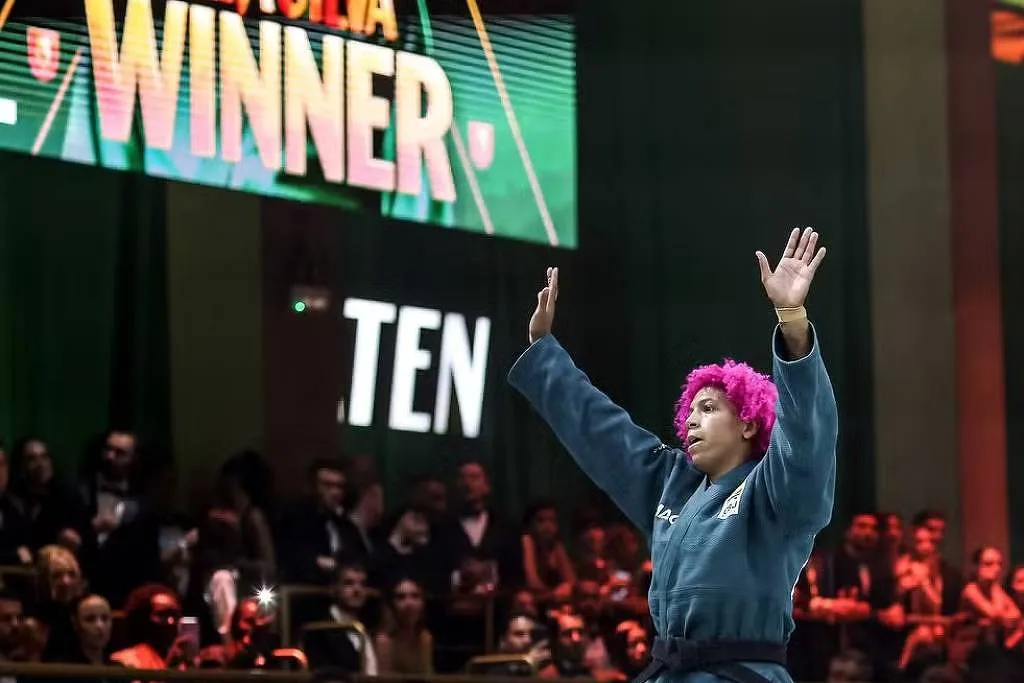 Judô estreia no Spaten Fight com vitória de Rafaela Silva e derrota de Bia Souza