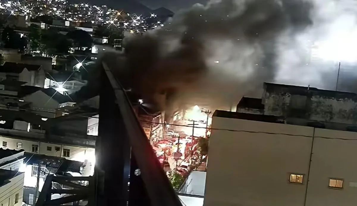 Dois morrem e 10 ficam feridos em incêndio no Rio de Janeiro