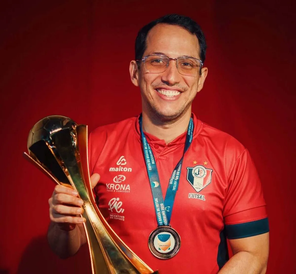 Técnico sergipano Davi Mendonça é campeão da Copa do Brasil de Futsal