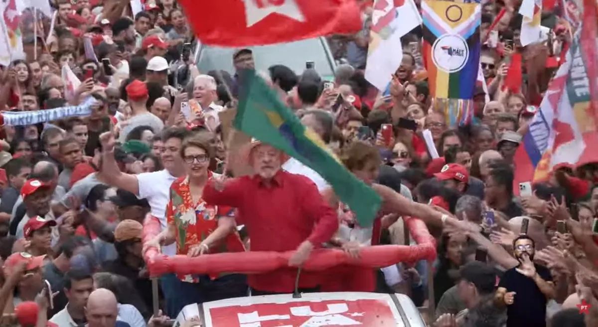 Em MG, Lula fala a empresários: "Ninguém vai ter prejuízo com fim da 6x1"