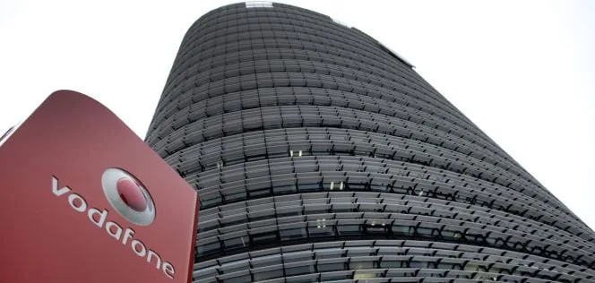Vodafone dejará de ingresar hasta 1.100 millones de euros tras la salida de Patrick Drahi de su filial alemana de fibra