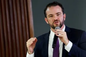 Durigan: Lula apresentou ao Congresso proposta de revisão da aposentadoria militar