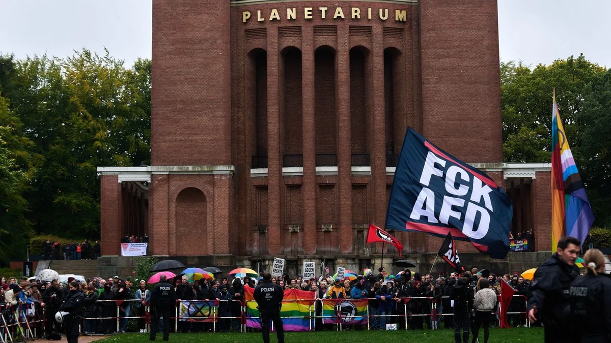 Protestaktion: Rund 1.000 Menschen demonstrieren gegen Rechtsextremismus