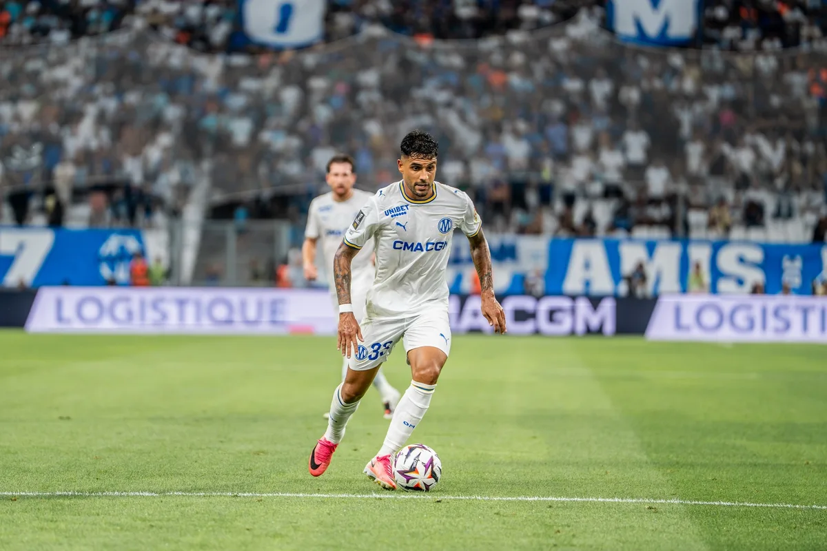 Santos desiste da contratação do lateral Emerson Palmieri