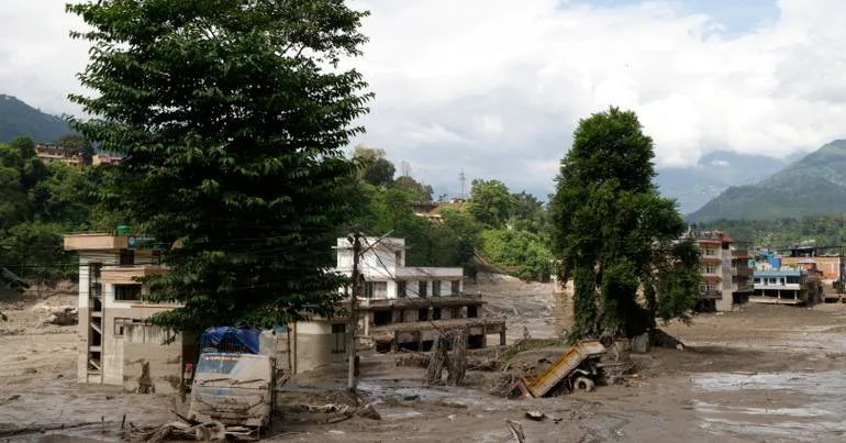 Nepal. Pelo menos 31 mortos e centenas de desaparecidos
