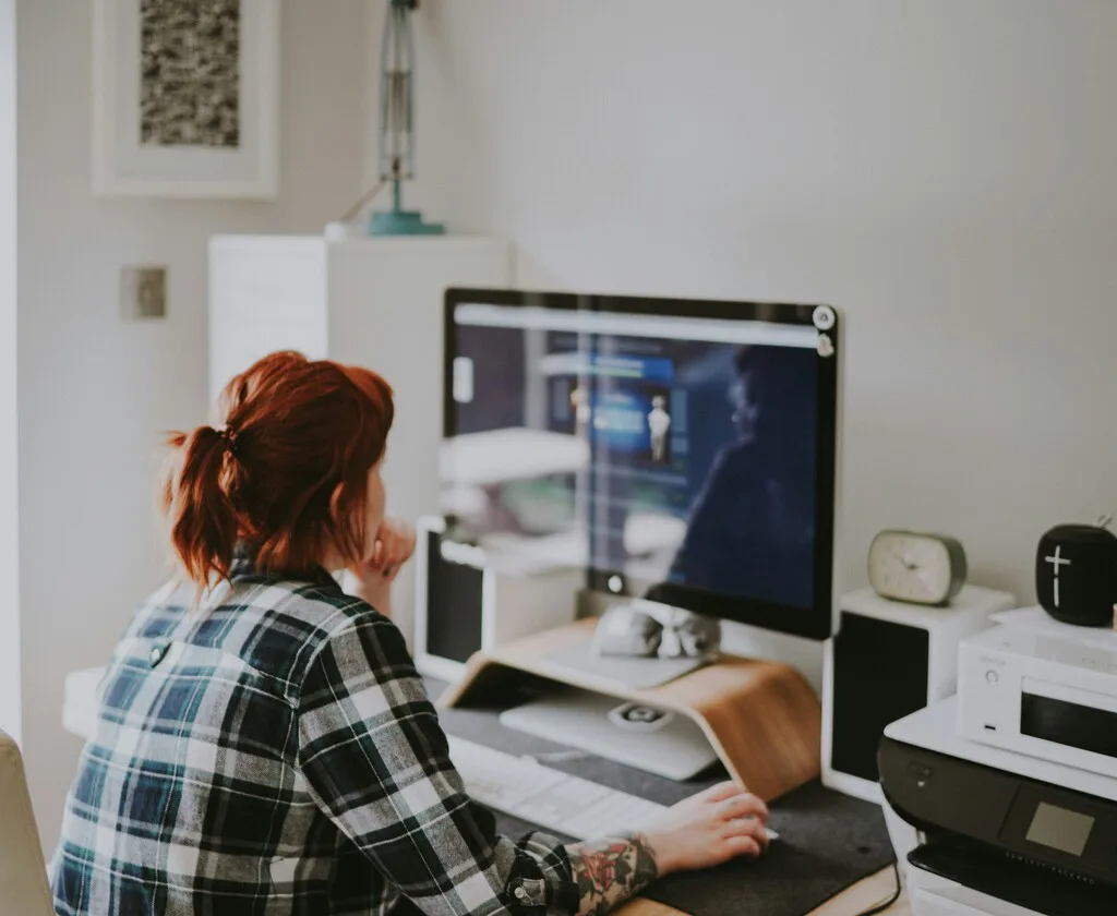 Hay una línea roja para muchos empleados en España: uno de cada tres se iría de su empresa si le quitan días de teletrabajo