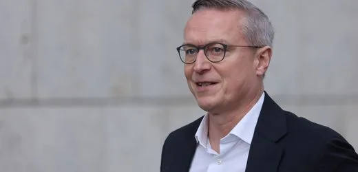 Digitalminister Karsten Wildberger will KI-Umsätze in Deutschland besteuern