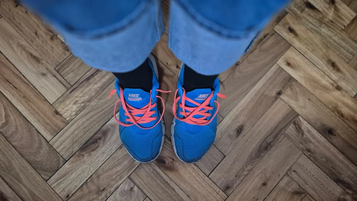 Las zapatillas desatadas