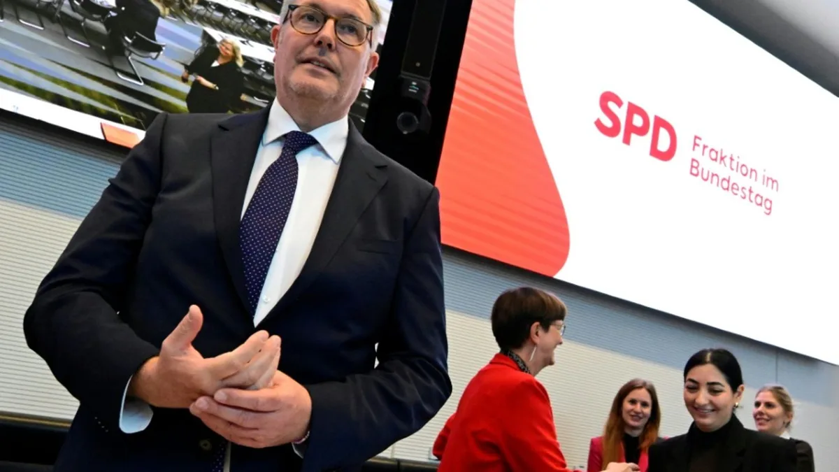 Neuer Arbeitsminister erhält Ernennungsurkunde von Steinmeier