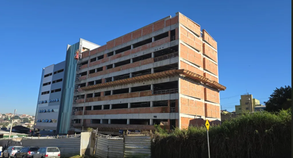 Obras de novo hospital público na Grande Curitiba passam dos 50% da execução