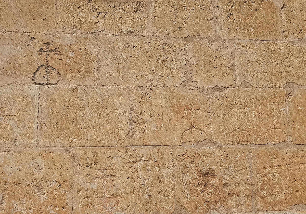 Una investigadora de la ULE rastrea las huellas de los grafitis medievales