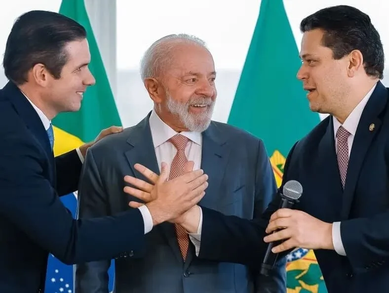 Lula reúne Motta e Alcolumbre para acertar fim da taxa das blusinhas
