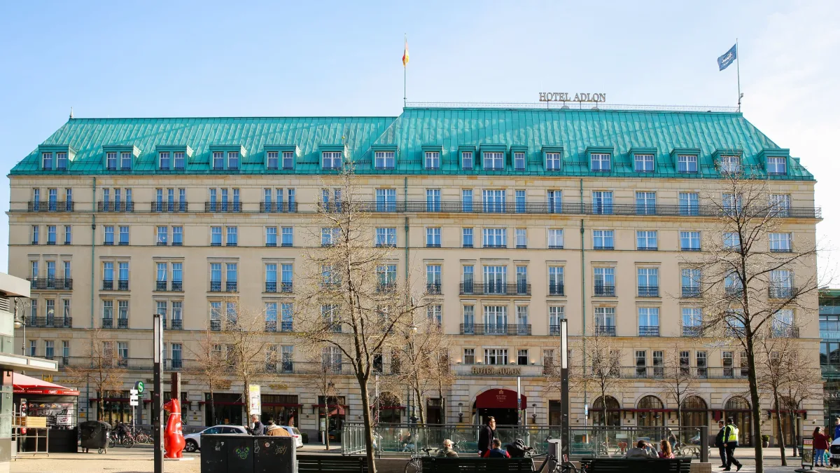Heikler Immobilienverkauf: Das Hotel Adlon soll mehr als 400 Millionen Euro wert sein