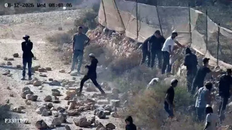 Tropas israelenses expulsam famílias palestinas de residências na Cisjordânia