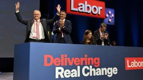 Bob Carr, exministro de Relaciones Exteriores de Australia, sorprendido de que el país no se sume a un 'boicot' comercial a Israel