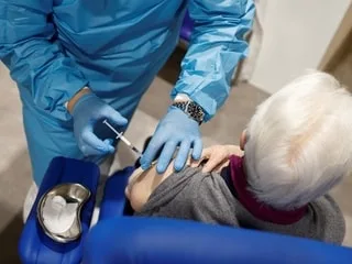 Les cas de Covid en légère hausse, les médecins rappellent l’importance du vaccin et des gestes barrières
