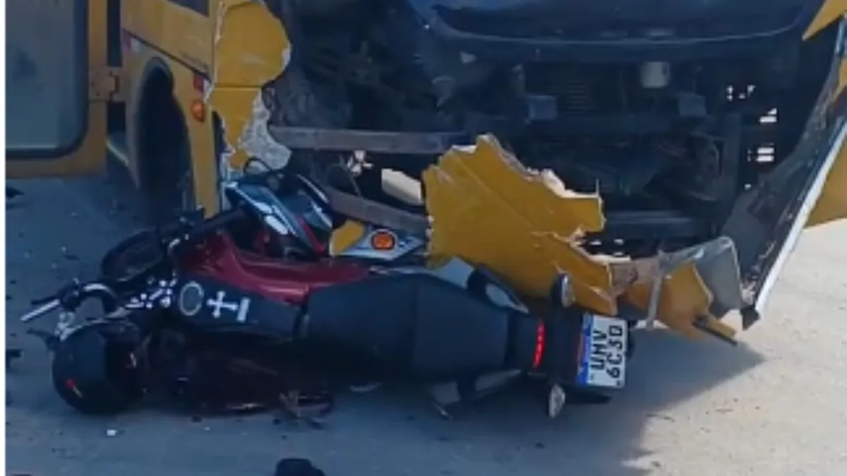 Homem de 20 anos morre após colisão entre moto e ônibus em Bonito