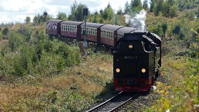 Nach Gleisbauarbeiten: Brockenbahn dampft wieder auf den Harzgipfel