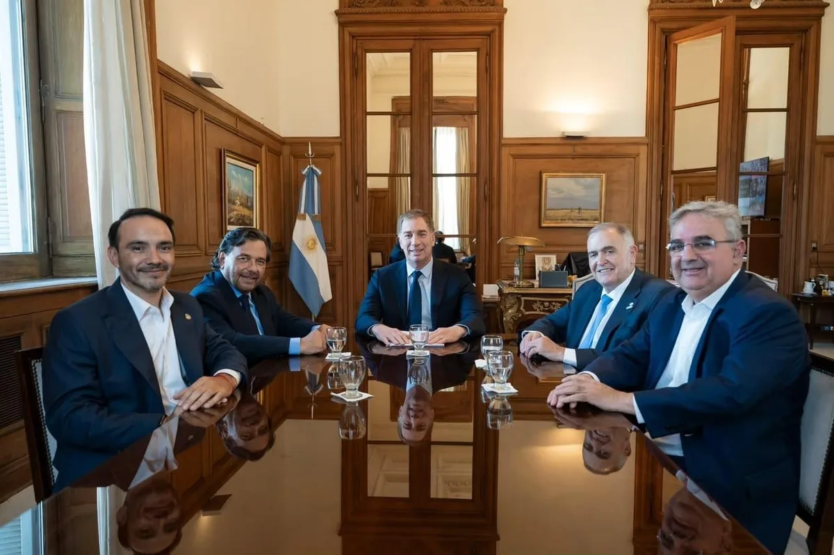 Presión de los gobernadores para retirar los artículos polémicos de la emergencia discapacidad y evitar recortes en la AUH