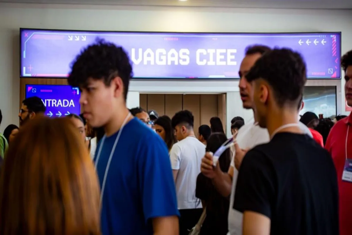 CIEE anuncia 810 vagas de estágio e aprendizagem para estudantes do DF