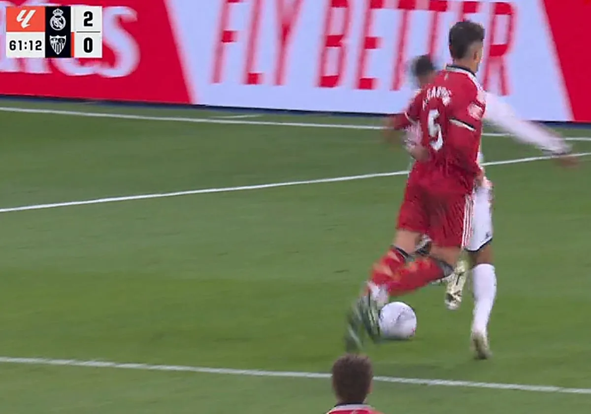 Busquets Ferrer también castigó al Sevilla FC con un discutido penalti tras no expulsar a Arda Güler