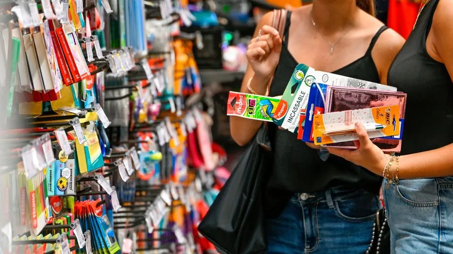 Fournitures scolaires : le prix du "Panier ICI" est en baisse, malgré la hausse de quelques produits