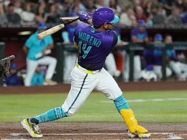 Ildemaro Vargas' 2-run triple highlights rally that pushes the Diamondbacks past Reds 5-3
